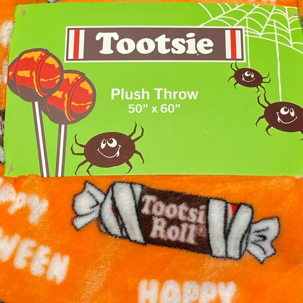 TOOTSIE ROLL HALLOWEEN CANDY THEME PLUSH THROW 50”‎ X 60”